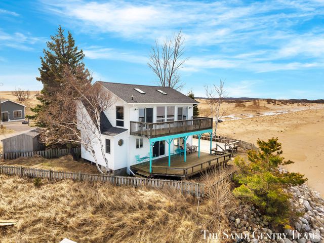 2767 N Lakeshore Drive, Mears, MI 49436