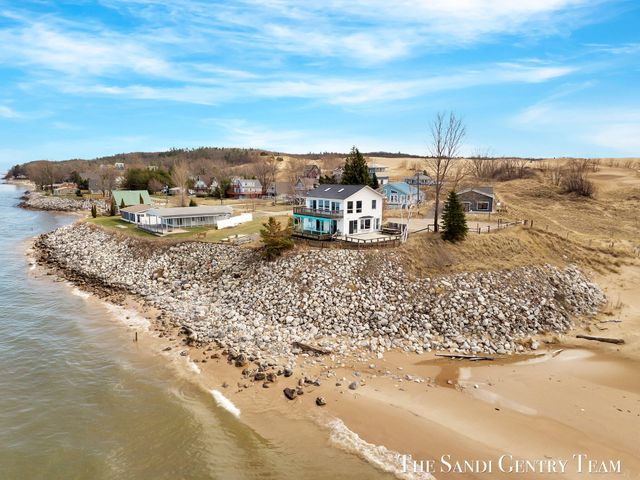 2767 N Lakeshore Drive, Mears, MI 49436