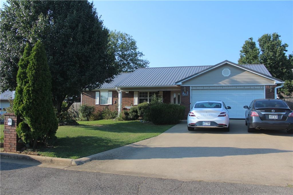 911 Tate Street, Clarksville, AR 72830