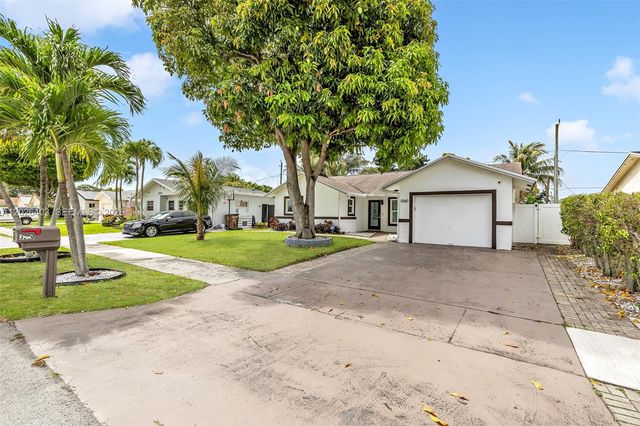 3260 SW 2nd Ct, Deerfield Beach, FL 33442