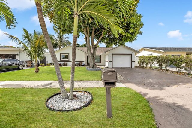 3260 SW 2nd Ct, Deerfield Beach, FL 33442
