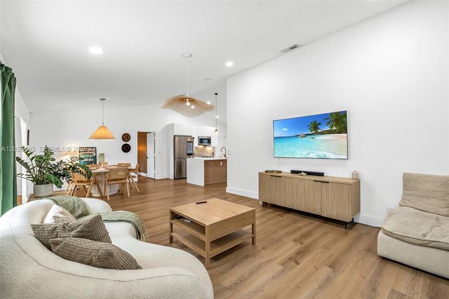 3260 SW 2nd Ct, Deerfield Beach, FL 33442