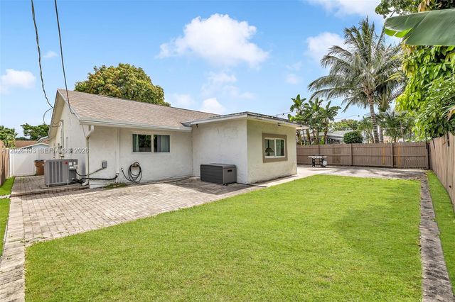 3260 SW 2nd Ct, Deerfield Beach, FL 33442