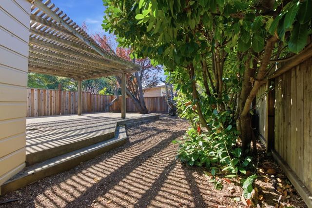 601 Palmer Lane, Menlo Park, CA 94025