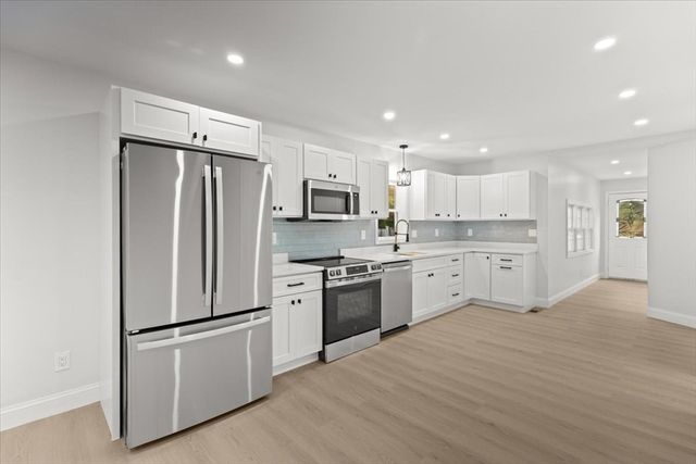 20 Grove St, Berkley, MA 02779