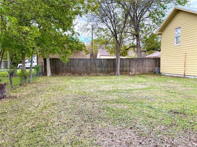 911 Bina Street, Bryan, TX 77803