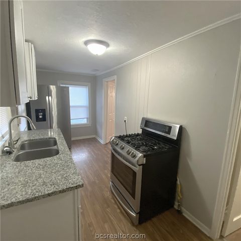 911 Bina Street, Bryan, TX 77803