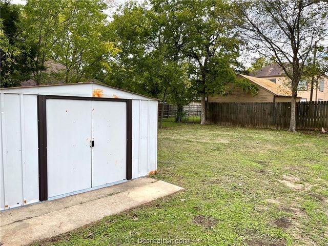 911 Bina Street, Bryan, TX 77803