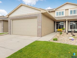 2605 S Kinderhook Ave, Sioux Falls, SD 57106