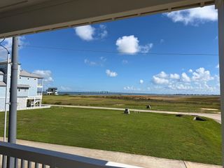 1627 Bay Pointe Drive, Galveston, TX 77554