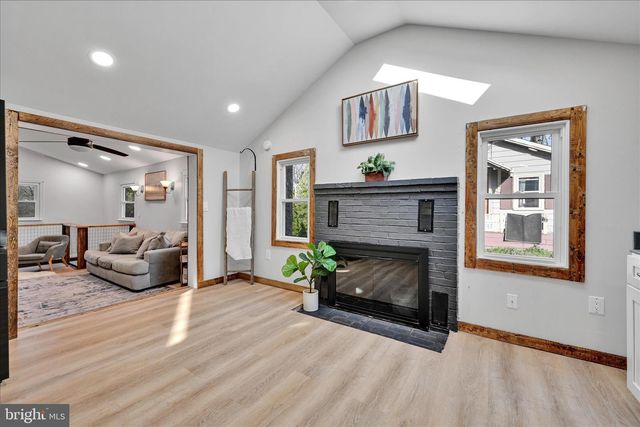 3 GREENLAWN DR, Bird In Hand, PA 17505
