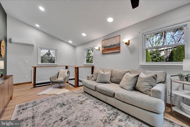 3 GREENLAWN DR, Bird In Hand, PA 17505