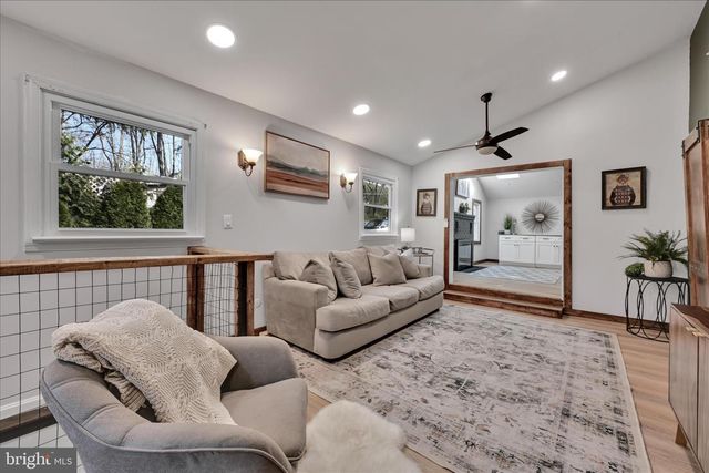 3 GREENLAWN DR, Bird In Hand, PA 17505