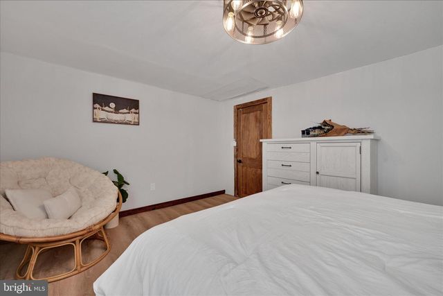 3 GREENLAWN DR, Bird In Hand, PA 17505