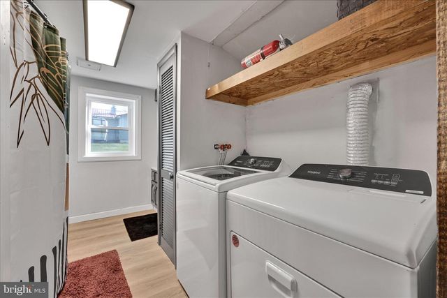 3 GREENLAWN DR, Bird In Hand, PA 17505