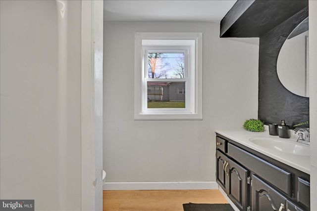 3 GREENLAWN DR, Bird In Hand, PA 17505