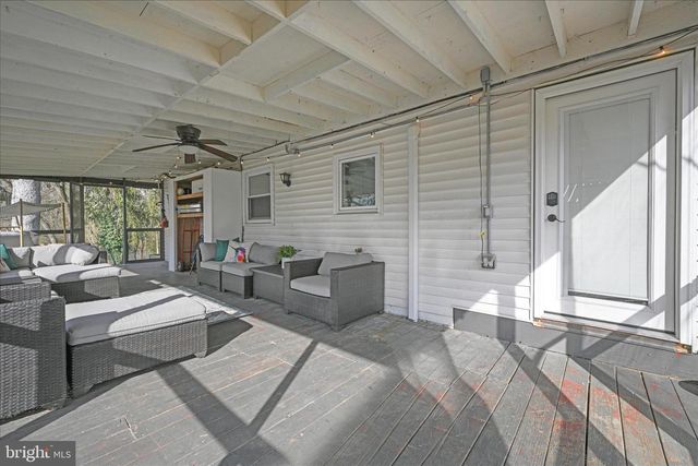 3 GREENLAWN DR, Bird In Hand, PA 17505