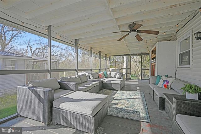 3 GREENLAWN DR, Bird In Hand, PA 17505