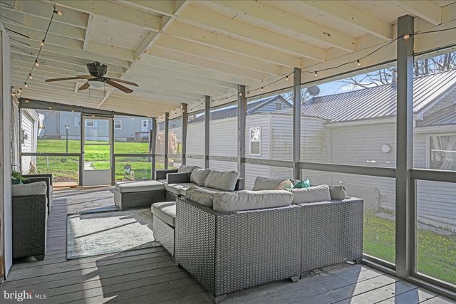 3 GREENLAWN DR, Bird In Hand, PA 17505