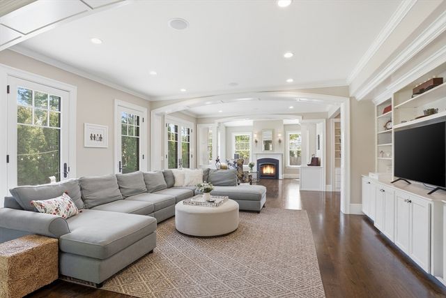 21 Fletcher Road, Bedford, MA 01730