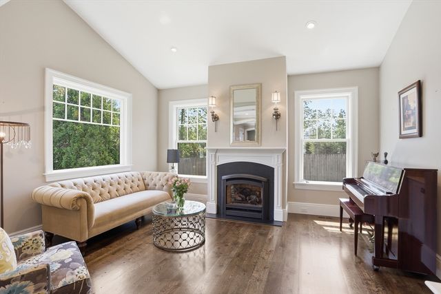 21 Fletcher Road, Bedford, MA 01730