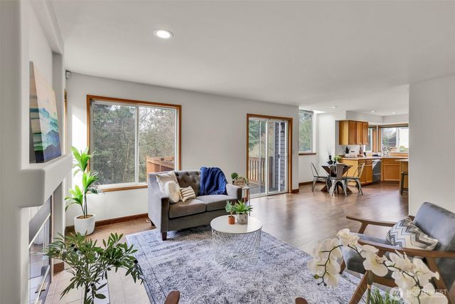 1613 Hoquiam Place NE, Renton, WA 98059