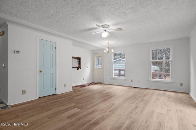 142 Jordans Lane, Beaufort, NC 28516