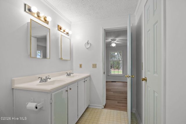 142 Jordans Lane, Beaufort, NC 28516