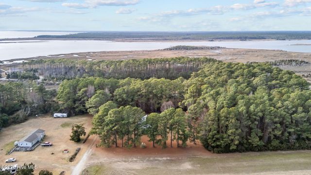 142 Jordans Lane, Beaufort, NC 28516