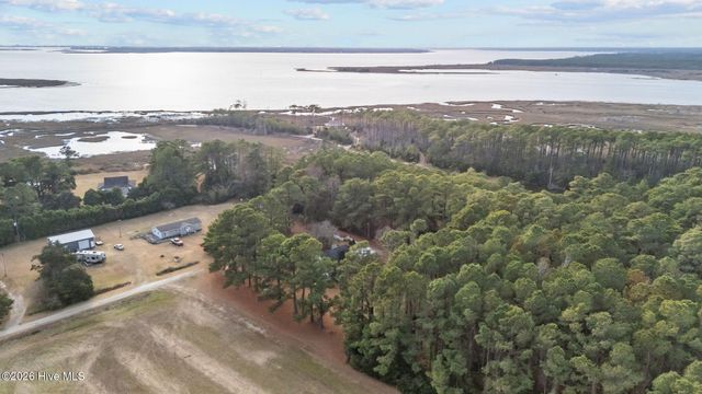 142 Jordans Lane, Beaufort, NC 28516