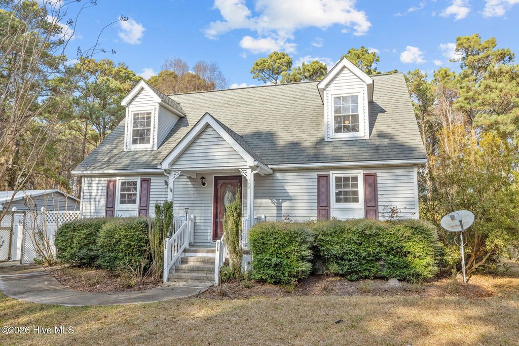 142 Jordans Lane, Beaufort, NC 28516