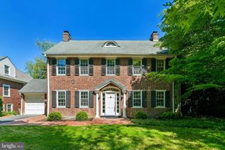 19 FARM RD, Wayne, PA 19087
