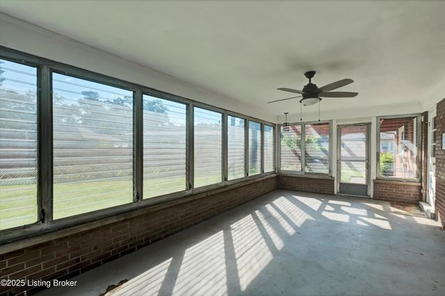 3008 Boaires Ln, Louisville, KY 40220