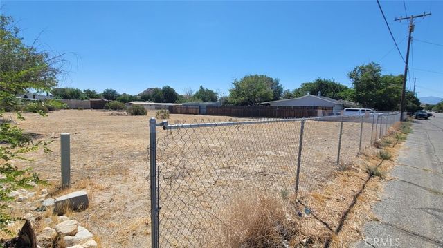 40304 167, Lake Los Angeles, CA 93591