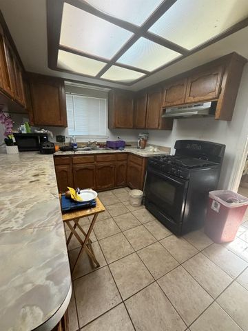 930 Sierra Street, Madera, CA 93638