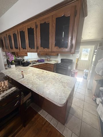 930 Sierra Street, Madera, CA 93638
