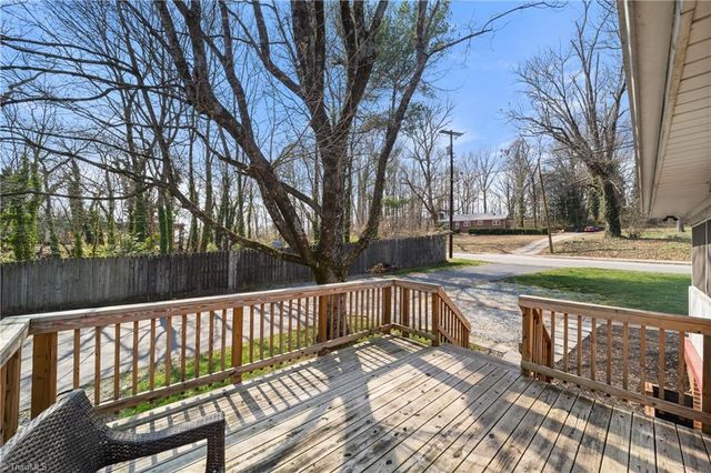 1734 Lancelot Lane, Winston-salem, NC 27103