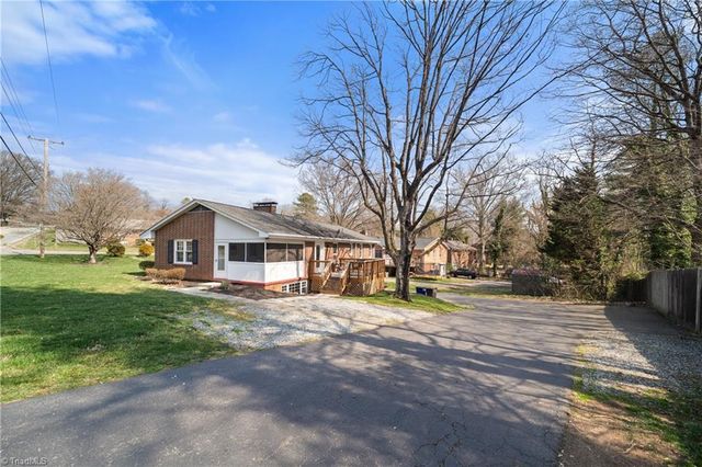 1734 Lancelot Lane, Winston-salem, NC 27103