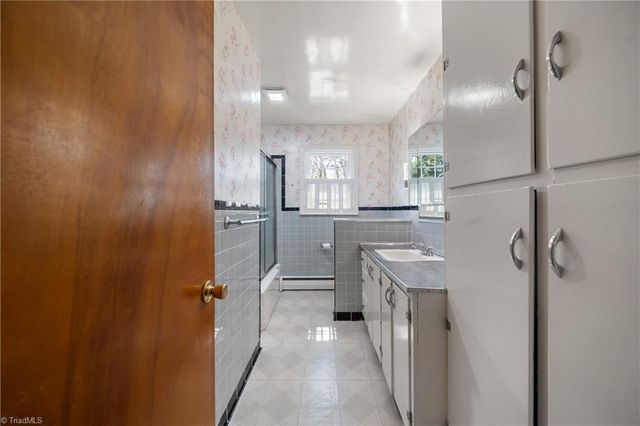 1734 Lancelot Lane, Winston-salem, NC 27103