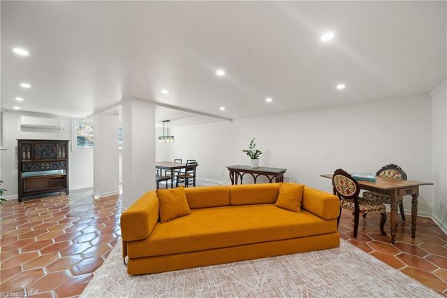 1734 Lancelot Lane, Winston-salem, NC 27103