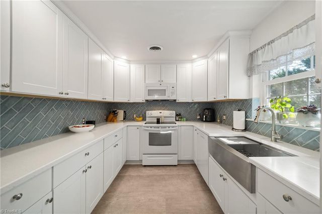 1734 Lancelot Lane, Winston-salem, NC 27103