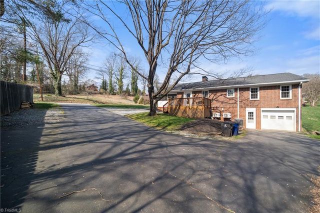 1734 Lancelot Lane, Winston-salem, NC 27103