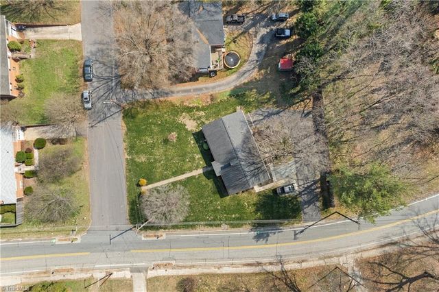 1734 Lancelot Lane, Winston-salem, NC 27103