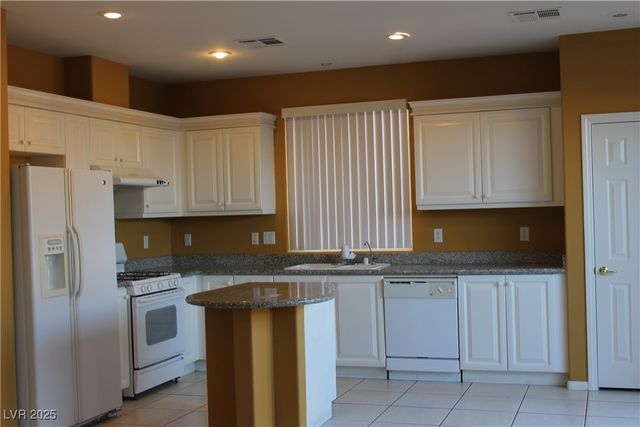 8003 Retriever Avenue, Las Vegas, NV 89147