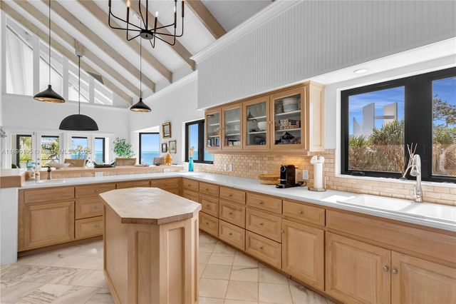 91 Iroquois Dr, Islamorada, FL 33036