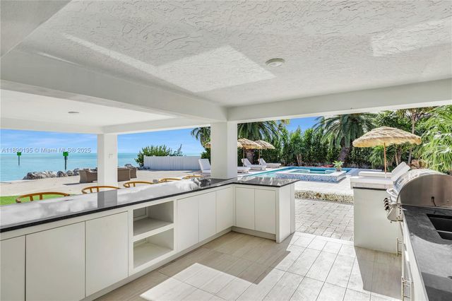 91 Iroquois Dr, Islamorada, FL 33036