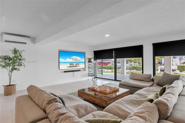 91 Iroquois Dr, Islamorada, FL 33036