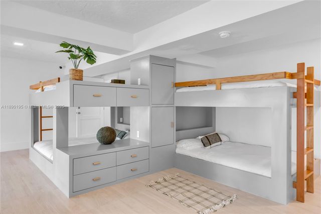 91 Iroquois Dr, Islamorada, FL 33036