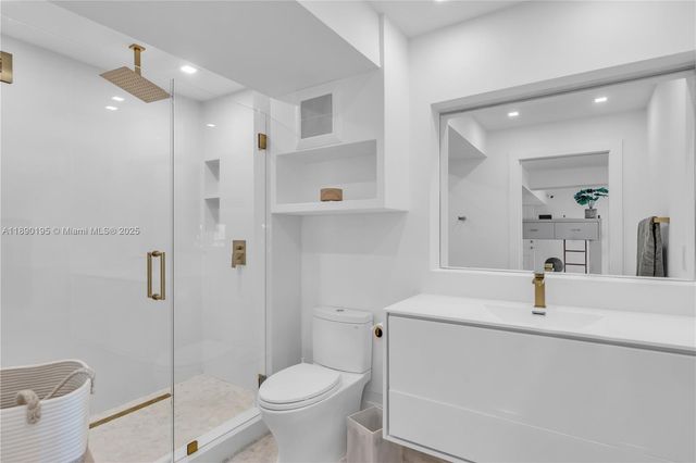 91 Iroquois Dr, Islamorada, FL 33036