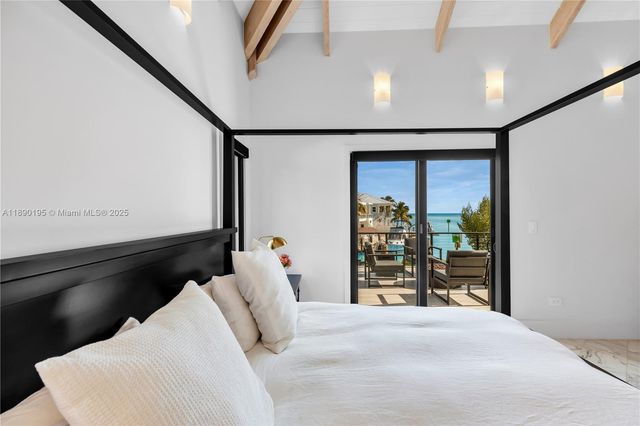 91 Iroquois Dr, Islamorada, FL 33036